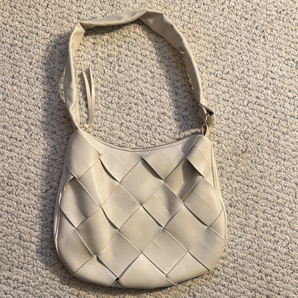 Elegant Cream Woven Shoulder Bag